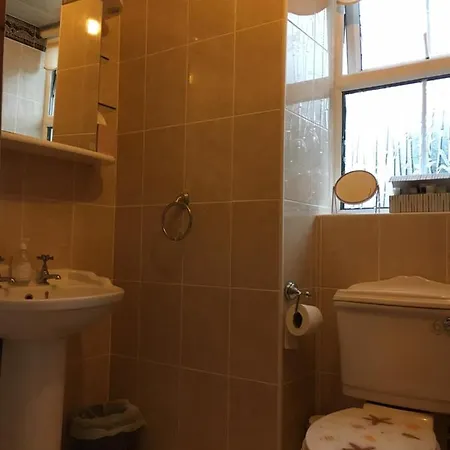 Station House B&B *